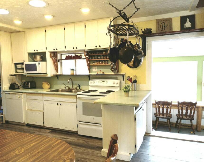 The Goulding Cottage And Farm - 4 Beds, 3 Baths Henrieville Eksteriør billede