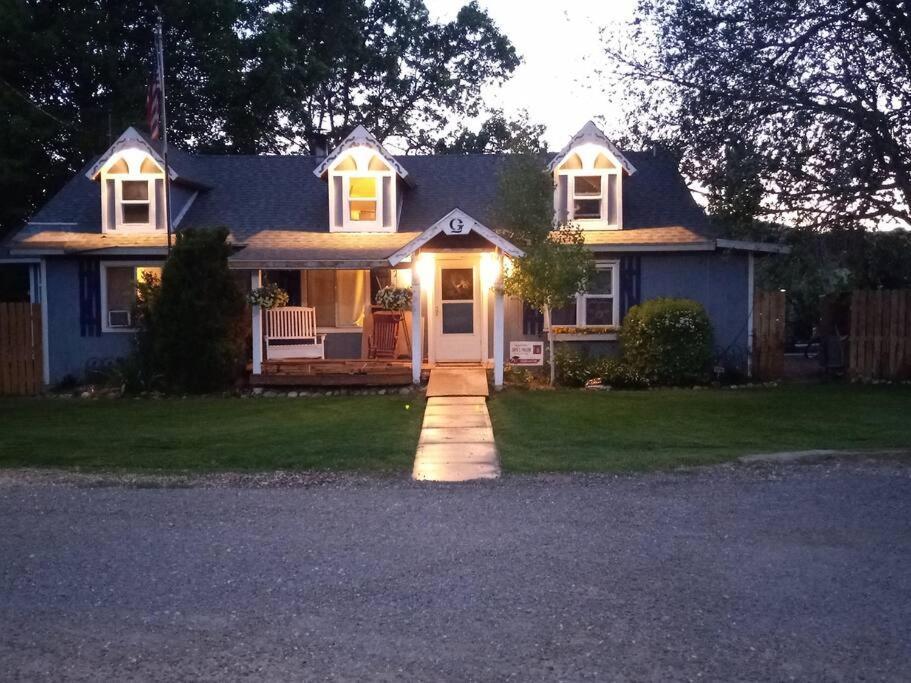 The Goulding Cottage And Farm - 4 Beds, 3 Baths Henrieville Eksteriør billede